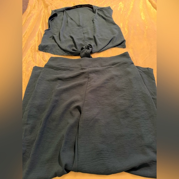 Teal Wide-Leg Jumpsuit - Picture 4 of 13